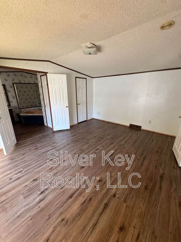 Riceville House: 673 County Road 135