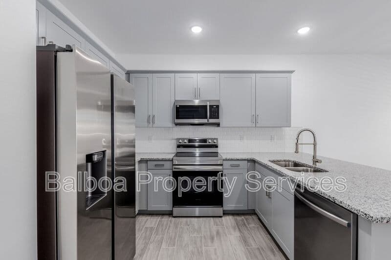 Mesa Townhome: 1318 S 105th Pl
