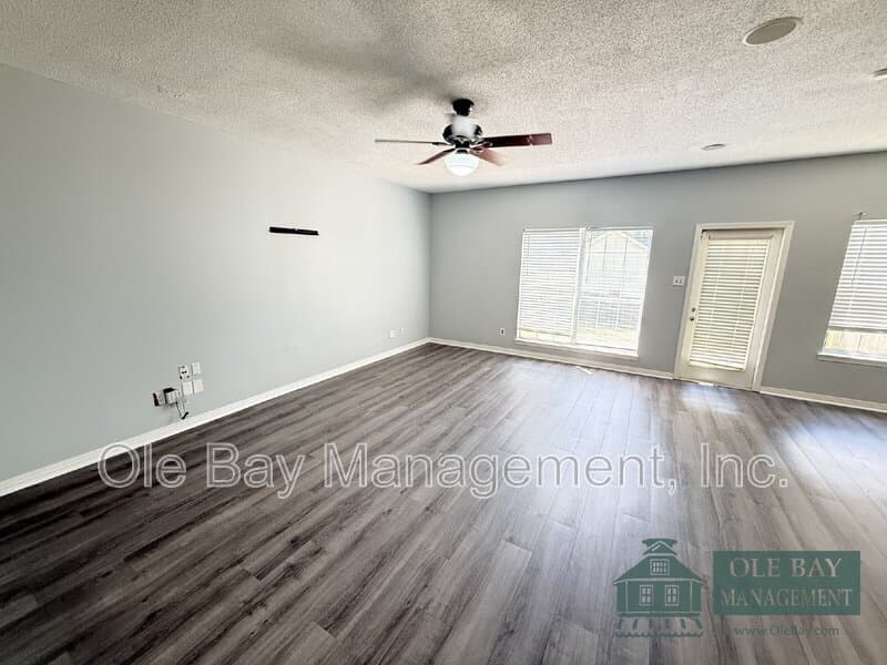 Mobile House: 740 Copperfield Dr W