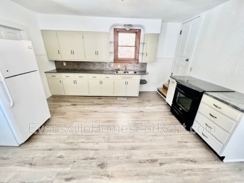 Evansville House: 2215 West Delaware Street