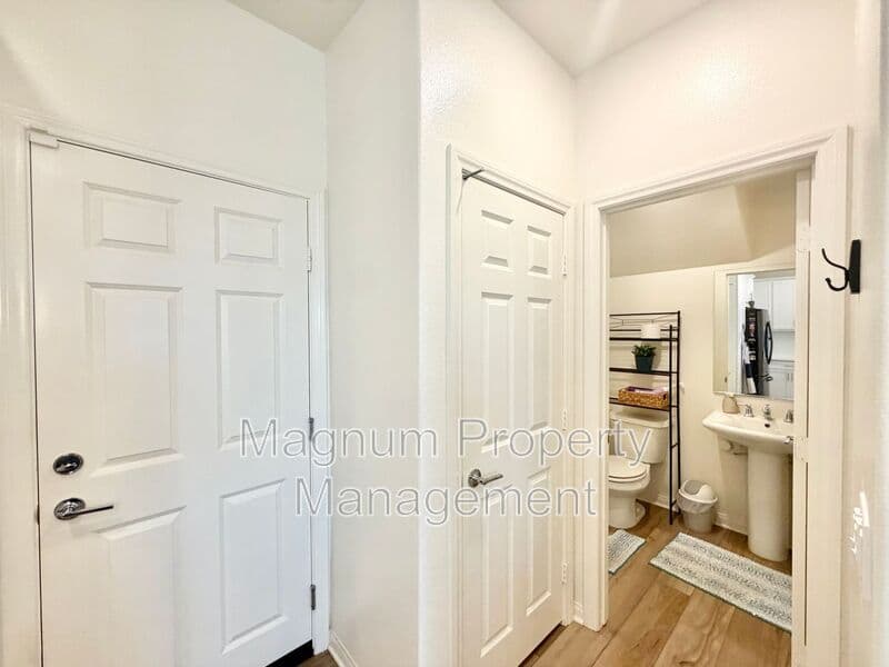 Lake Elsinore House: 970 Helena Ridge
