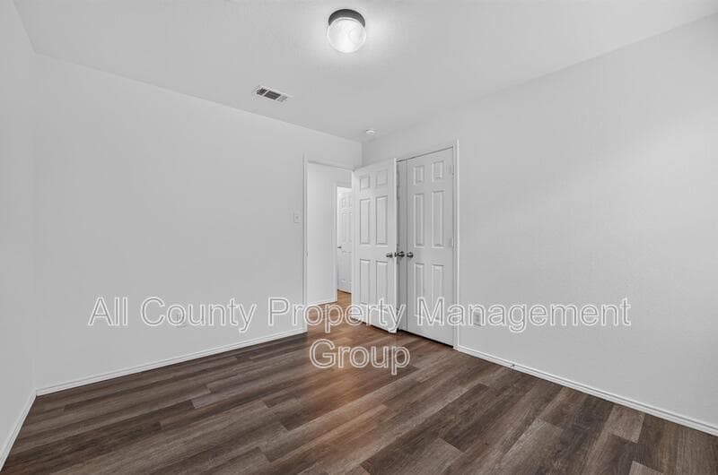 Fort Worth House: 320 Chalkstone Drive