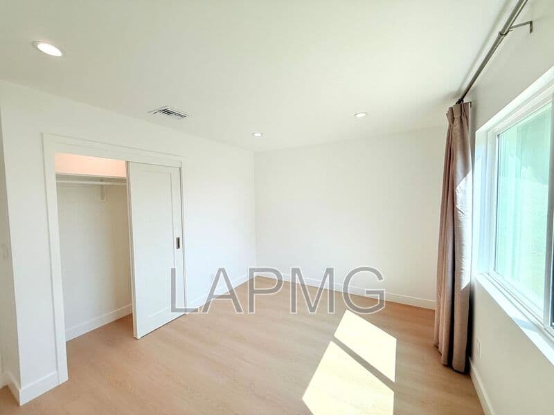 Pacoima House: 10839 Fellows Avenue