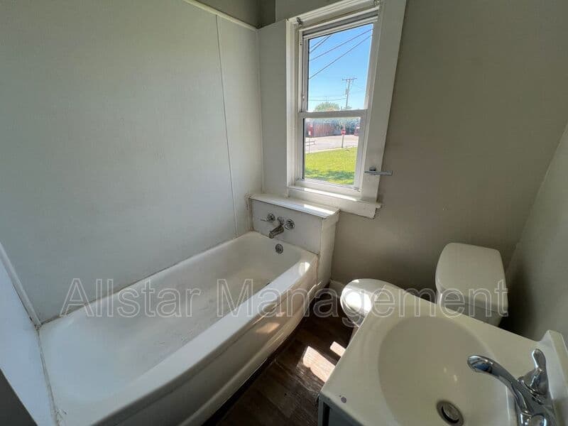 Cleveland Condo: 13815 Idarose Ave