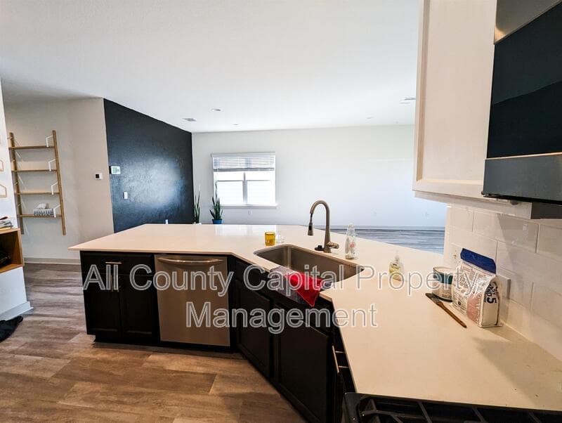Austin House: 8204 City Top Blvd