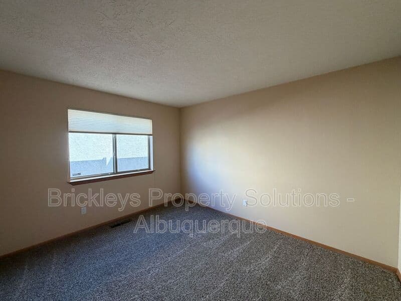 Albuquerque House: 12606 Colony Pl NE