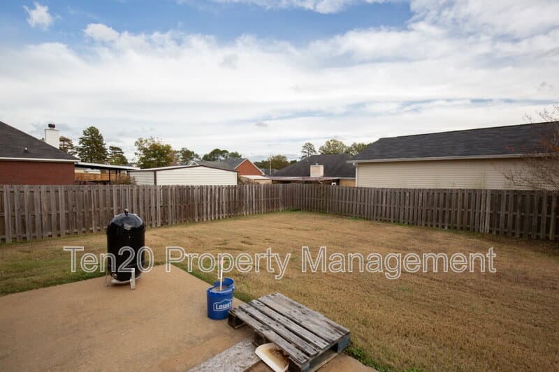 Phenix City House: 25 Kalin Street