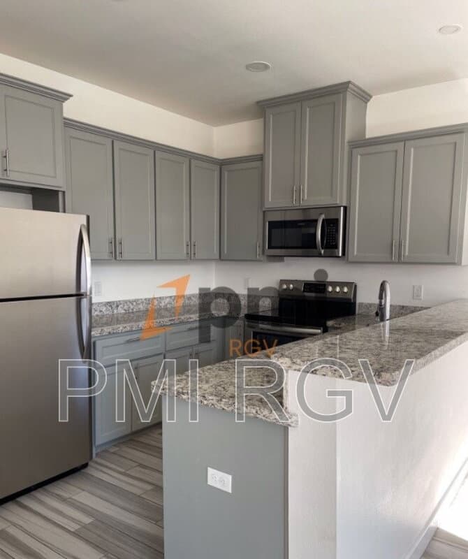 Pharr Condo: 808 W Carmel Ave