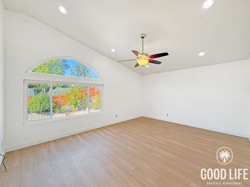 Escondido House: 1900 Angeles Gln