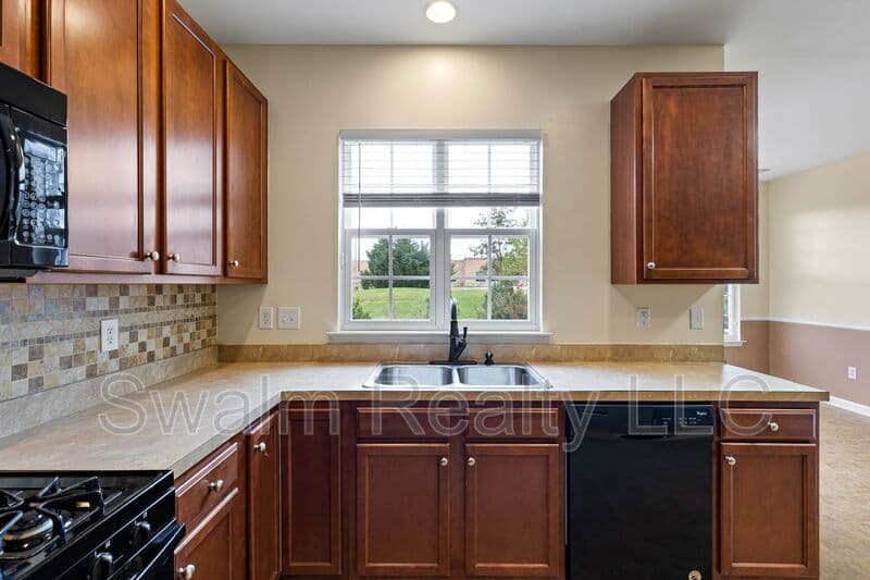Middletown House: 325 Wilmore Dr