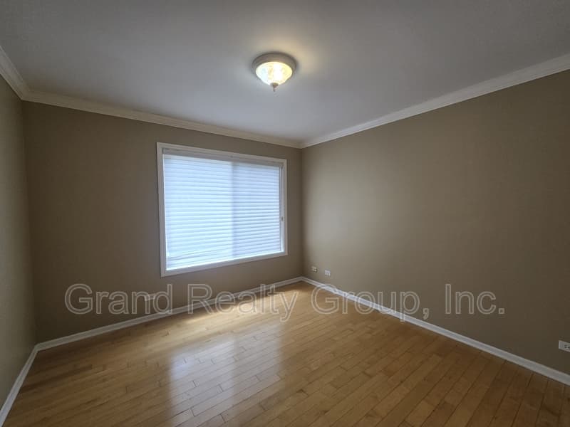Grayslake House: 217 Lexington Court