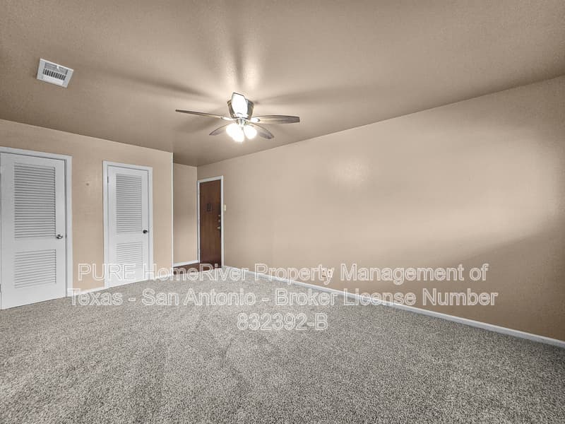 San Antonio Townhome: 217 W Silver Sands