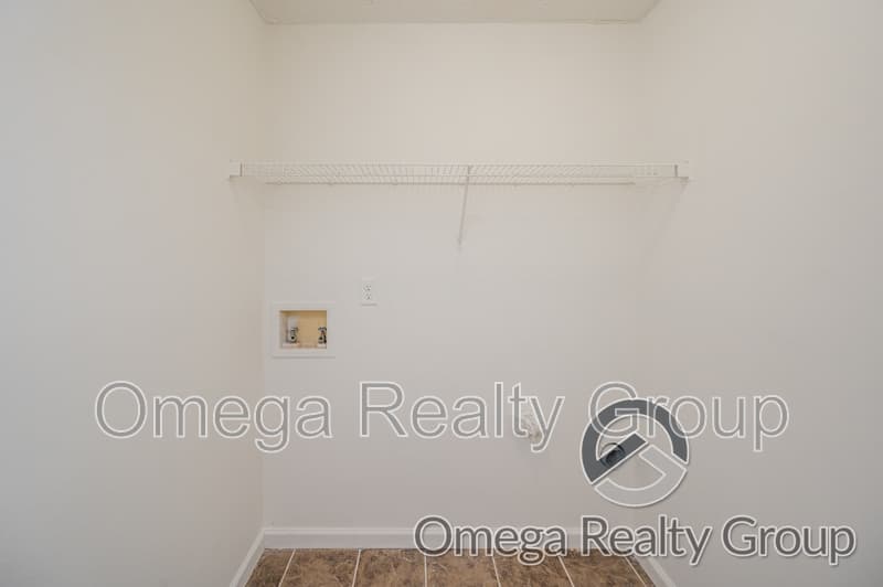 Jemison Condo: 156 Patton St W