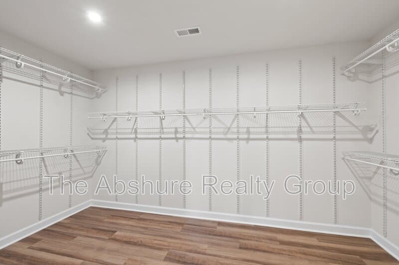 Fuquay-Varina House: 1511 Woodland Knoll Court