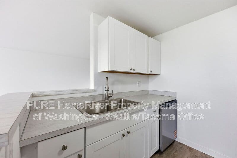 Tacoma House: 6601 S 8th St
