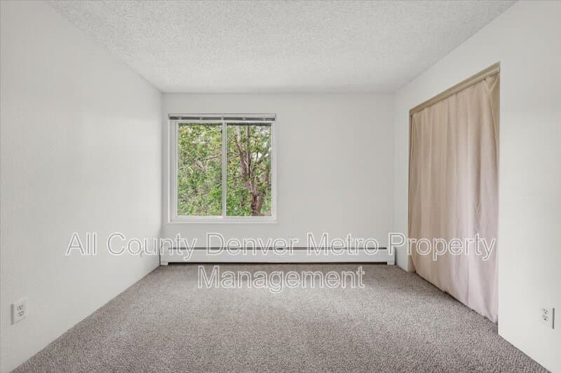 Golden Condo: 1400 Golden Circle