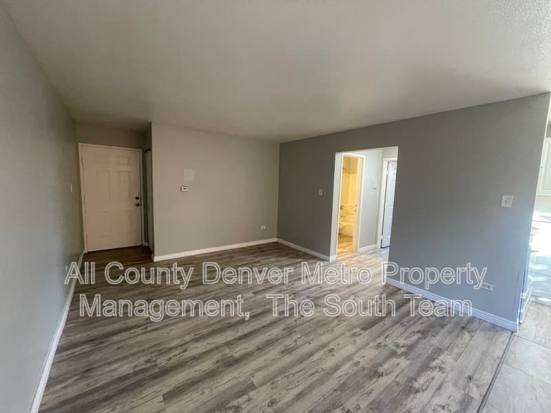 Aurora Condo: 1590 Clinton St