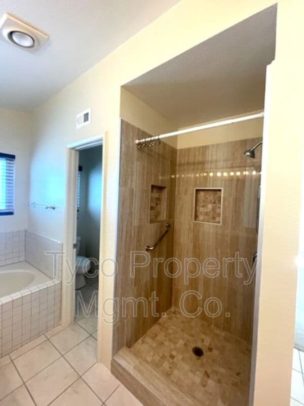 Bonita House: 526 Trailridge Drive