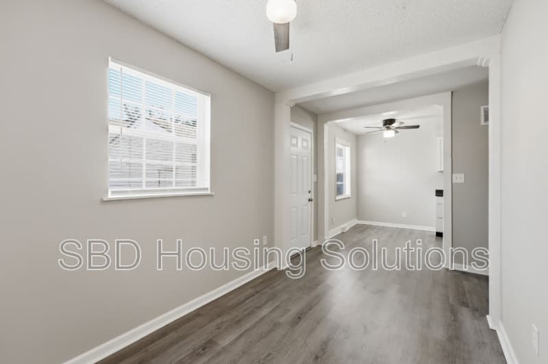 Grandview Townhome: 6601 E 128th St