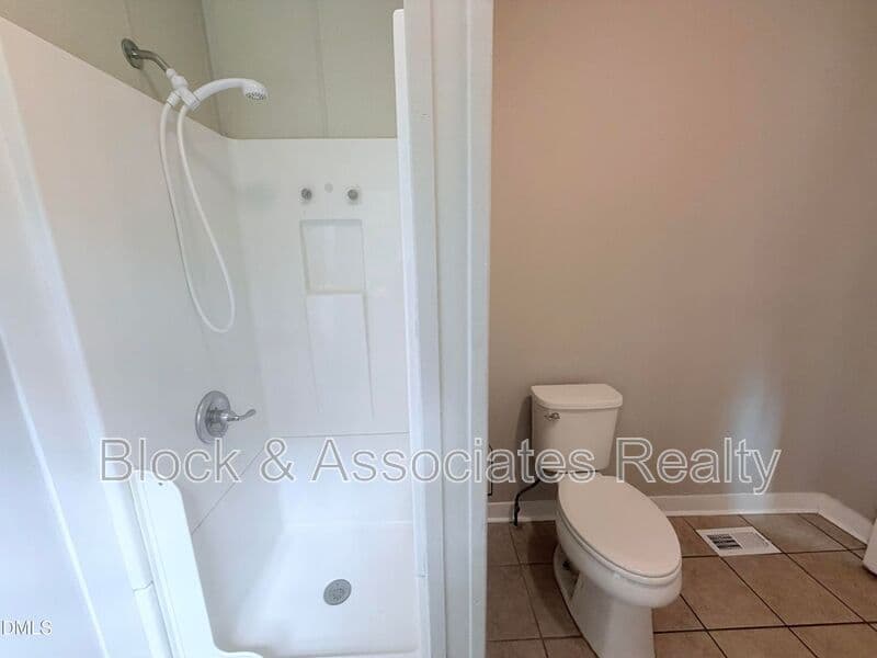 FUQUAY-VARINA House: 135 N WEST ST