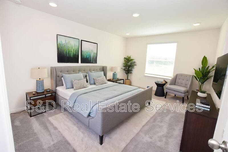 Lakeland House: 3913 Academia Ave.