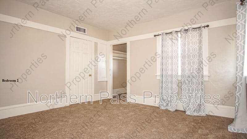 El Paso House: 7600 Franklin Dr. Front