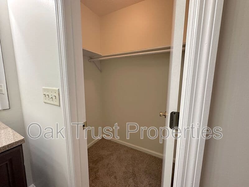 North Charleston House: 7794 McKnight Dr