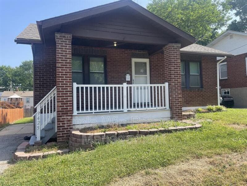 St. Louis House: 9425 Burdella Ave.