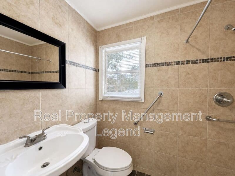 River Oaks House: 933 Gillham Rd
