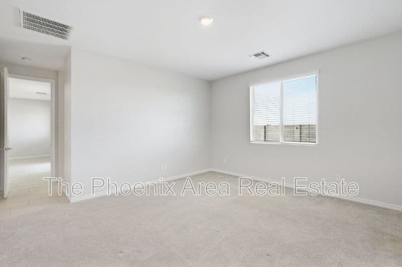 Maricopa House: 35786 W Santa Monica Ave