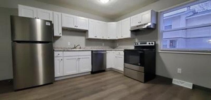 Menasha Condo: 991 7th Street - B