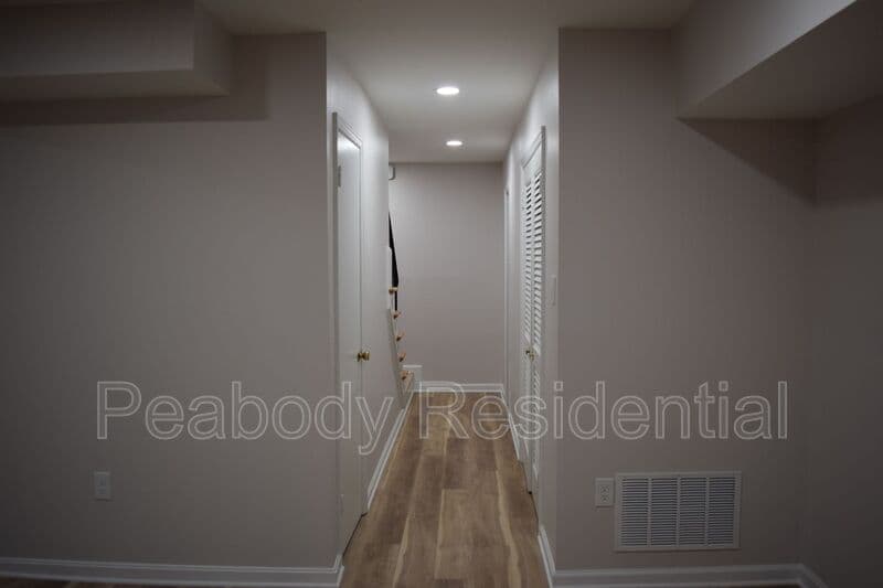 Alexandria House: 1013 N Vail St