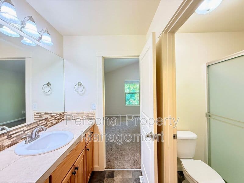 Vancouver House: 137 NW 76th St