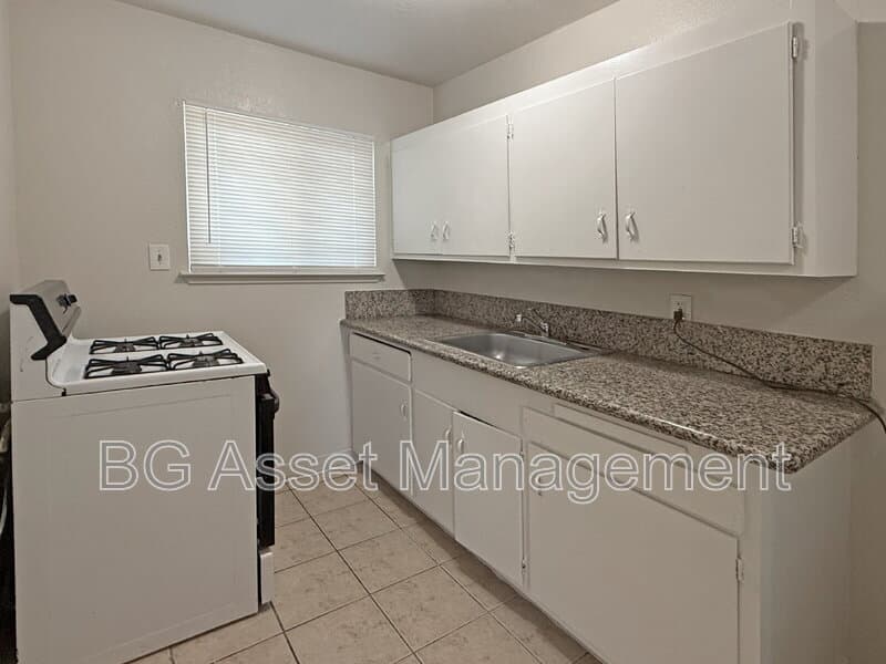 Sacramento Condo: 728 Darina Avenue
