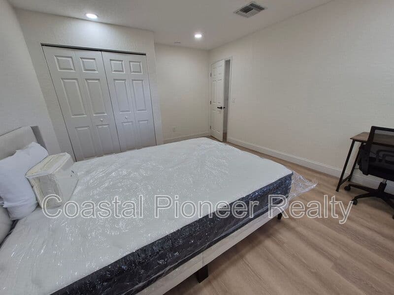 Spring Hill House: 4447 Keyes Ave