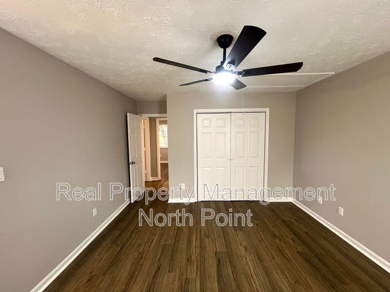 College Park Condo: 5843 Summerglen Ln