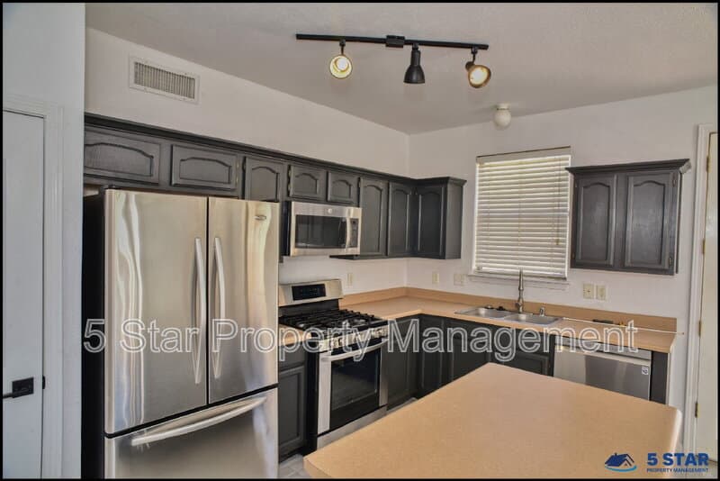 El Paso House: 7959 Morning Dawn Avenue !!