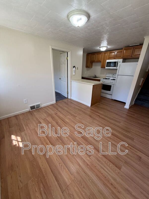 Linwood House: 1427 Simpson St