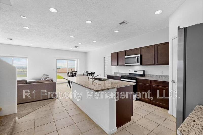 Rio Rancho House: 108 Hue Street