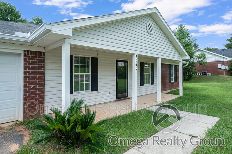 Mobile House: 3020 Barlett Dr