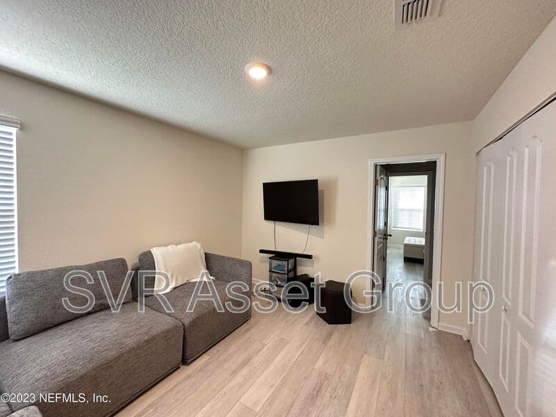 Jacksonville House: 257 ARALIA LN