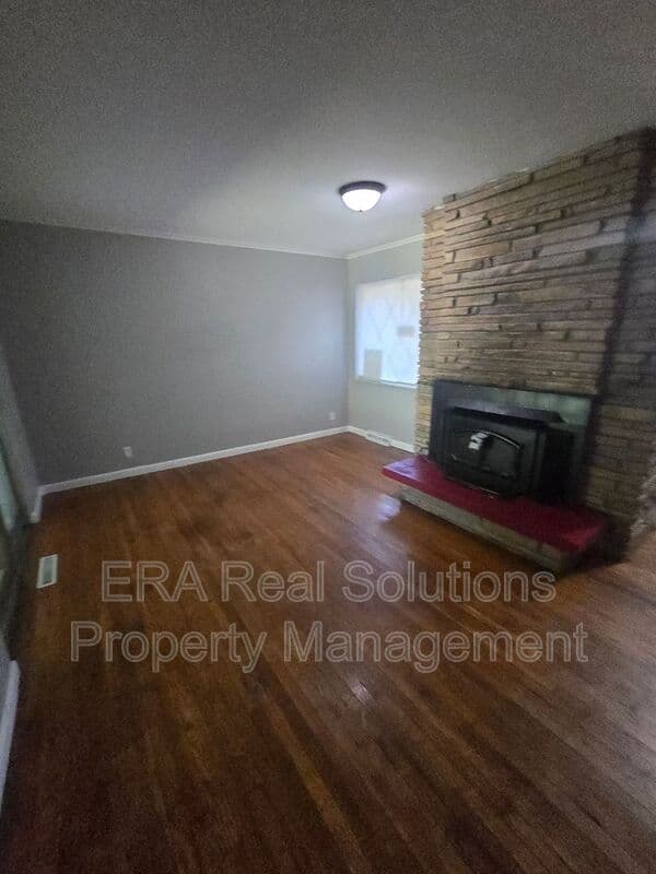 Columbus House: 3050 Clermont Rd