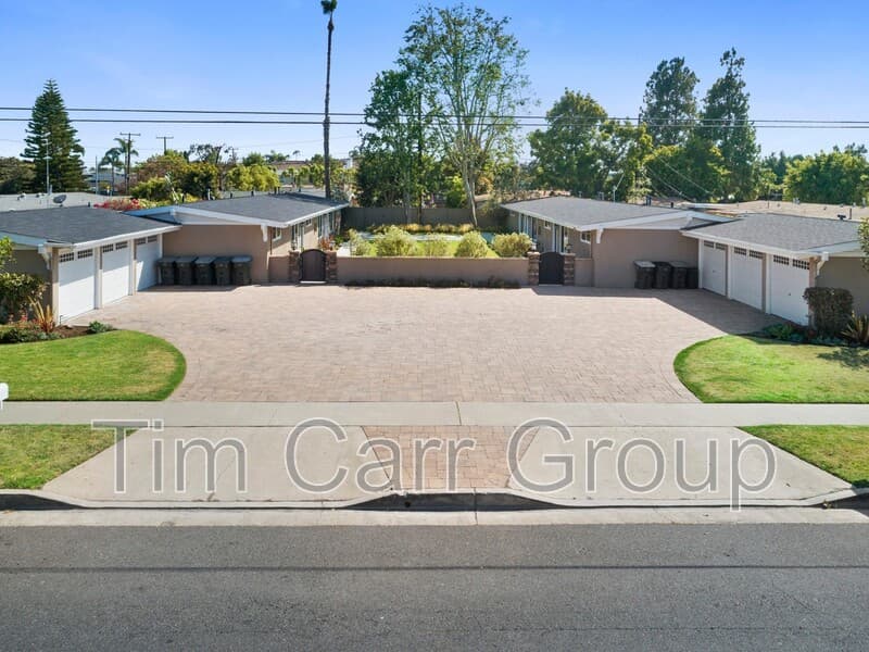 Costa Mesa Condo: 241 E 18th Street