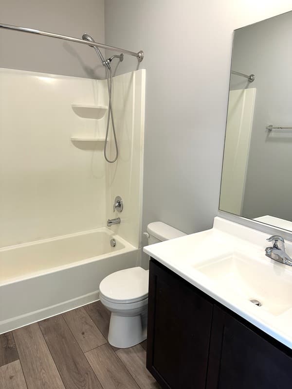 East Dundee Condo: 809 E Main St