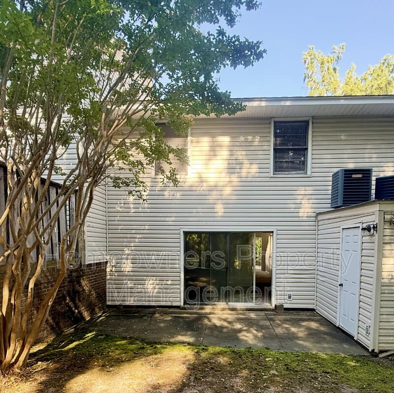 Fayetteville House: 599 Winding Creek Rd