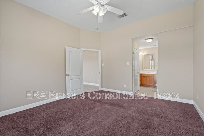 Austin House: 8800 Hazelhurst Dr