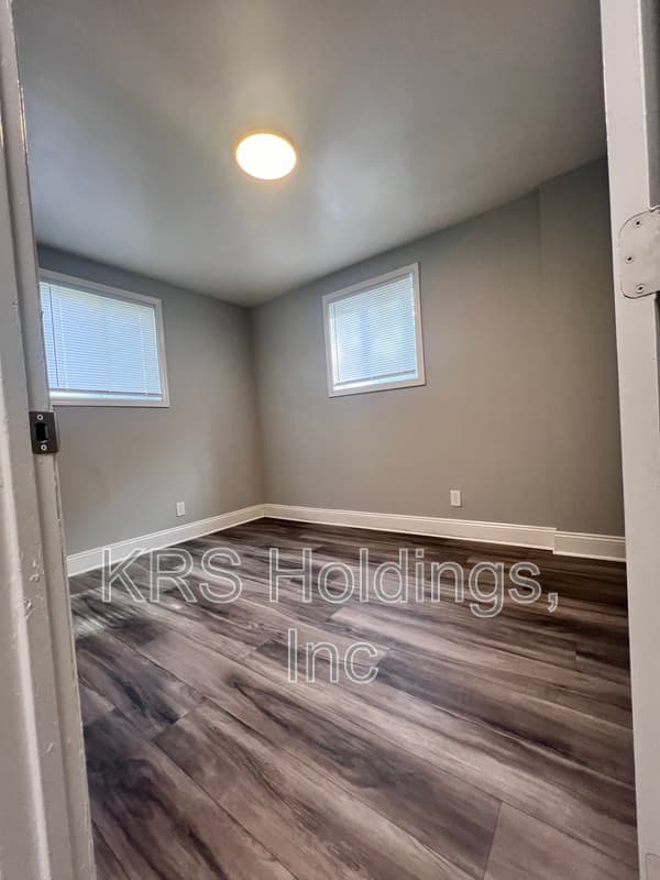 Richmond Condo: 2104 Phaup st