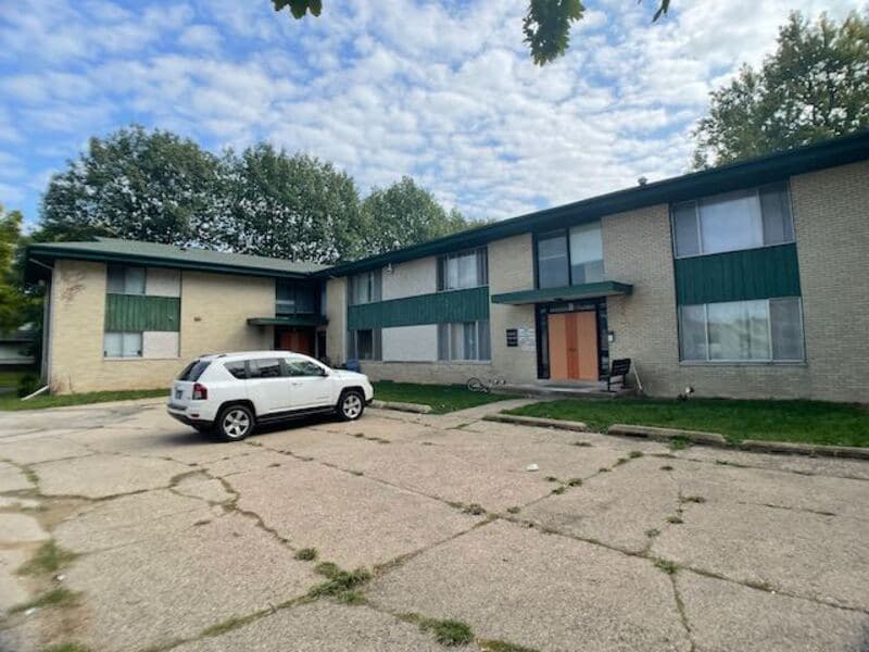 Peoria Condo: 911 North Sheridan Road - A2