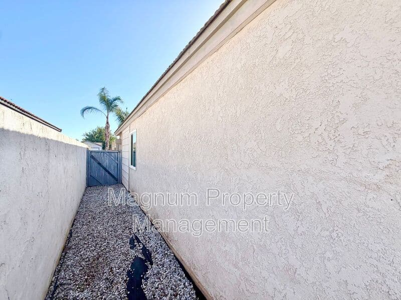 Murrieta House: 39752 Sunrose Dr