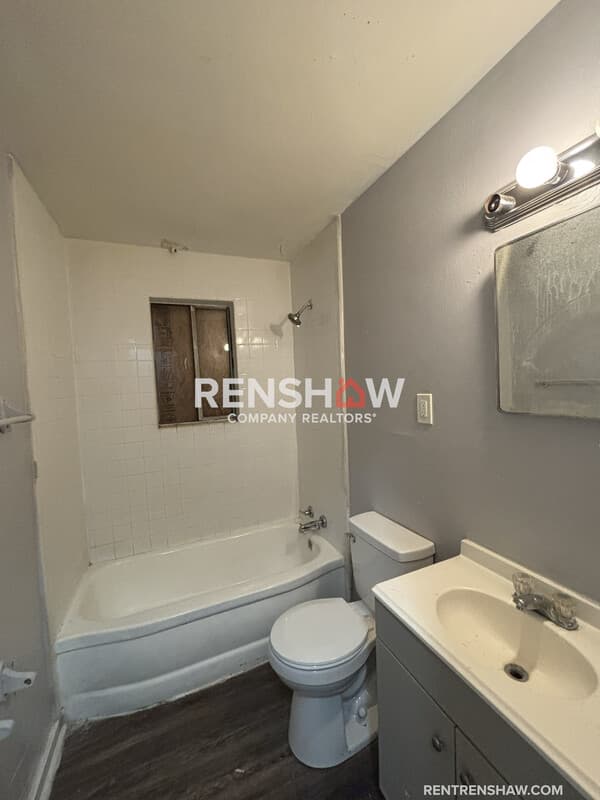 Memphis House: 1464 Oakwood St